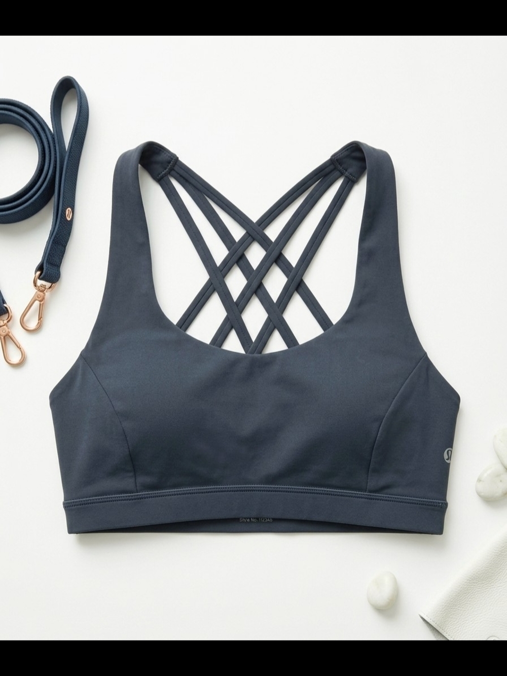 💎 Lululemon athletica Strappy Crisscross Sports Bra Size 4 💎